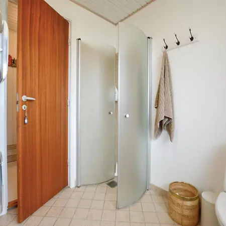 Feriehus Three-bedroom Holiday In