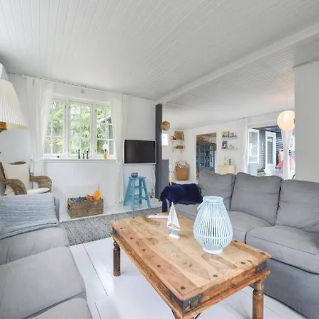 Feriehus Three-bedroom Holiday In *