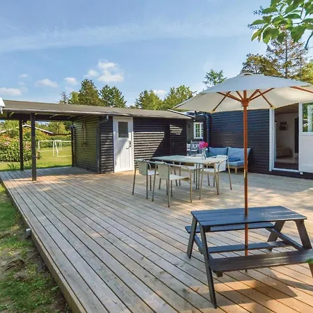 Three-bedroom Holiday In Fårevejle