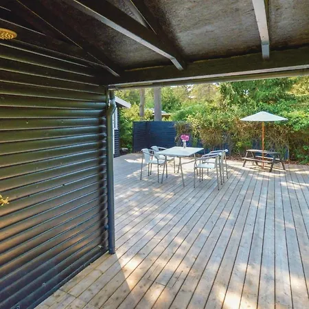 Three-bedroom Holiday In Feriehus *