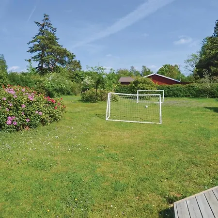 Three-bedroom Holiday In Fårevejle