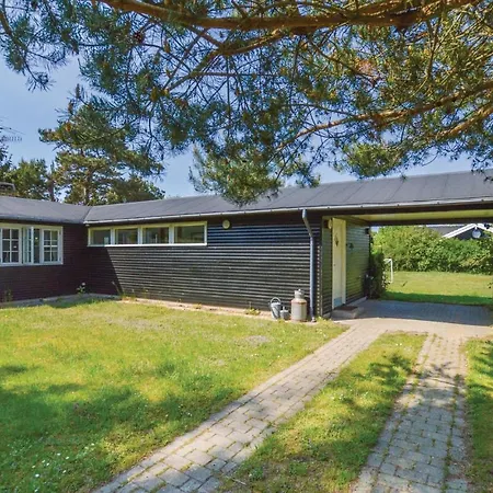 Three-bedroom Holiday In Feriehus