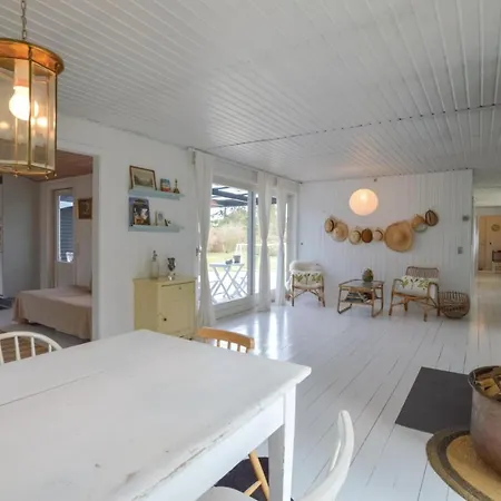 Feriehus Three-bedroom Holiday In
