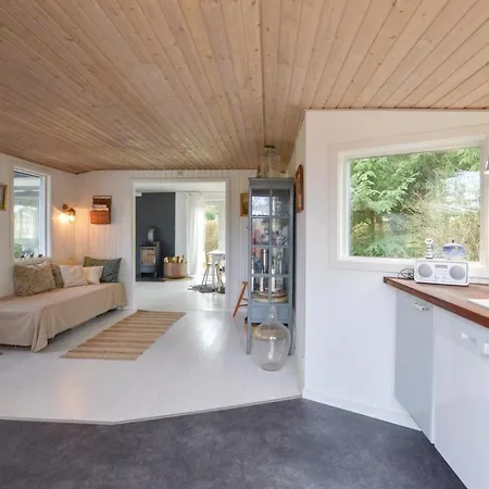Feriehus Three-bedroom Holiday In Fårevejle