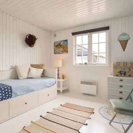 Feriehus Three-bedroom Holiday In