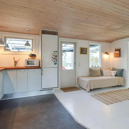 Three-bedroom Holiday In Feriehus Fårevejle